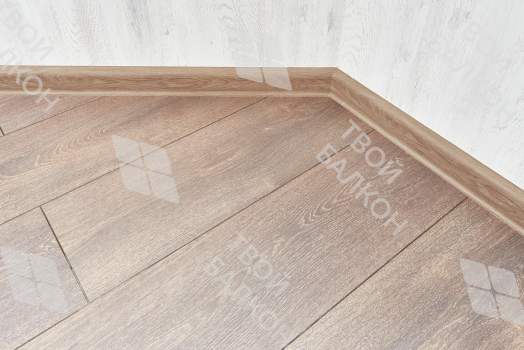 Отделка балкона МДФ панелями с эркерным остеклением Rehau