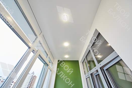 Дизайнерская отделка балкона гипсокартоном с утеплением и остеклением