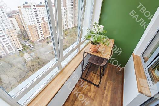 Дизайнерская отделка балкона гипсокартоном с утеплением и остеклением