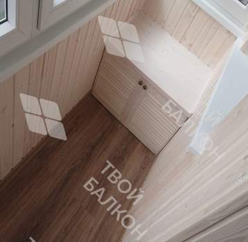 Остекление и отделка балкона деревянной вагонкой