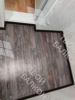 Остекление и отделка балкона под ключ панелями ПВХ и ламинатом