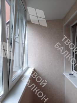 Остекление и отделка балкона Лодочка