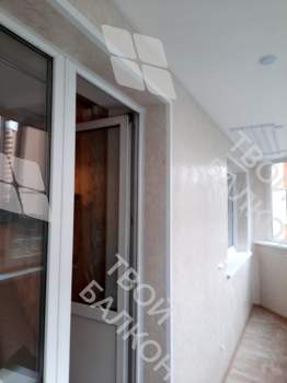 Остекление и отделка балкона Лодочка