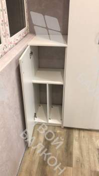 Отделка балкона гипсокартоном и ламинатом с установкой шкафа и тумбы