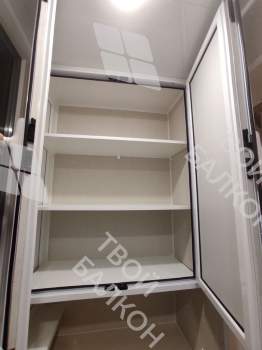 Установка на балконе трёх шкафов