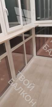 Панорамное остекление с тонировкой и отделка балкона