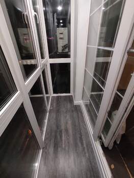 Панорамное остекление и отделка п-образного балкона с утеплением