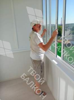 Остекление балкона и отделка стен