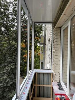 Отделка и остекление П-образного балкона без утепления, в кирпичном доме