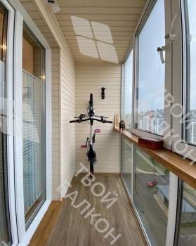 Панорамное остекление с размещением спортивного инвентаря