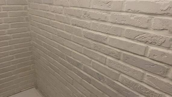 Отделка камнем с утеплением балкона Сапожок