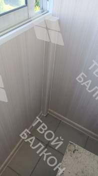 Отделка стен и потолка балкона ПВХ панелями