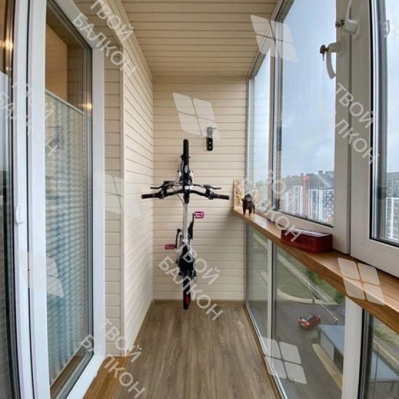 Панорамное остекление с размещением спортивного инвентаря